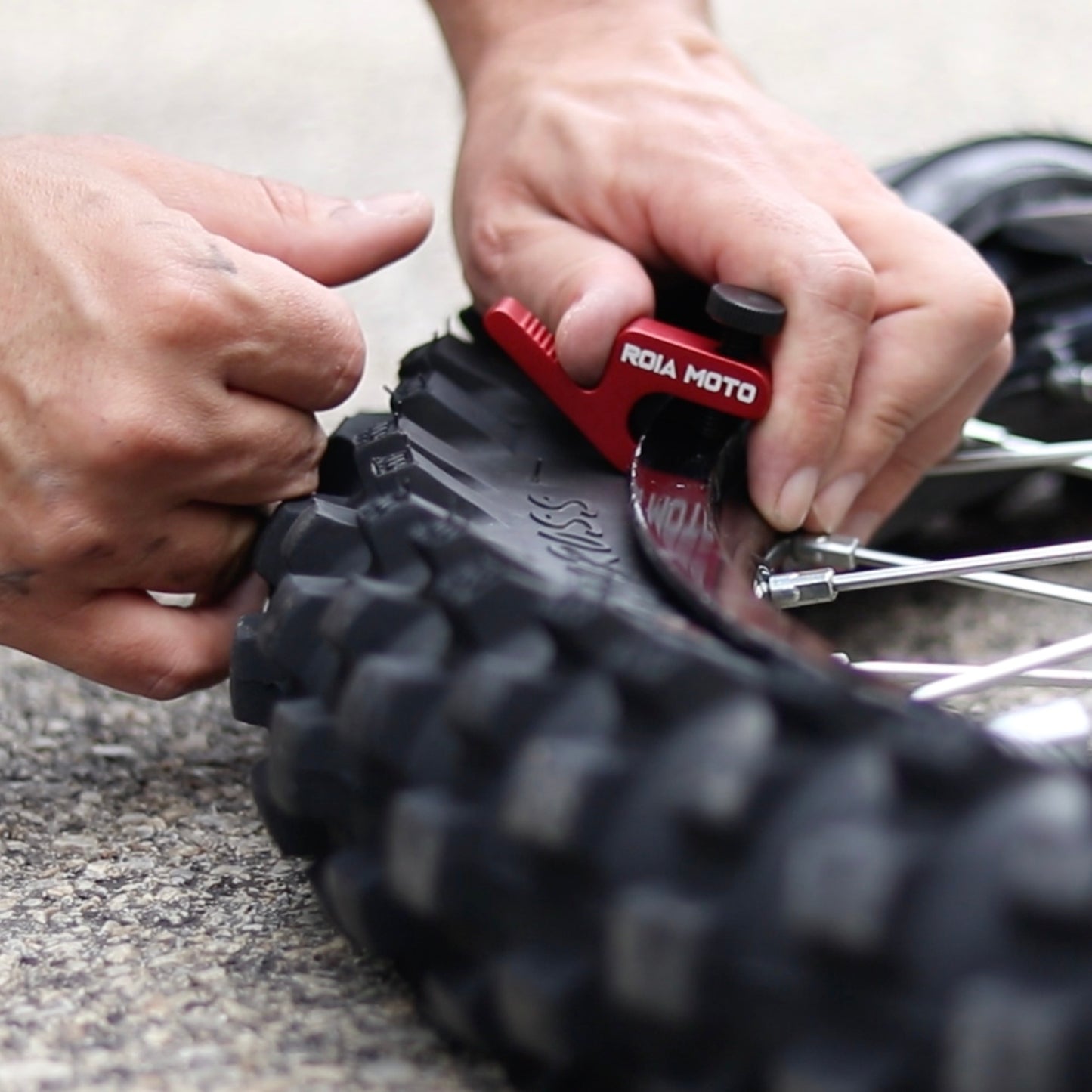 Tire Bead Retainer