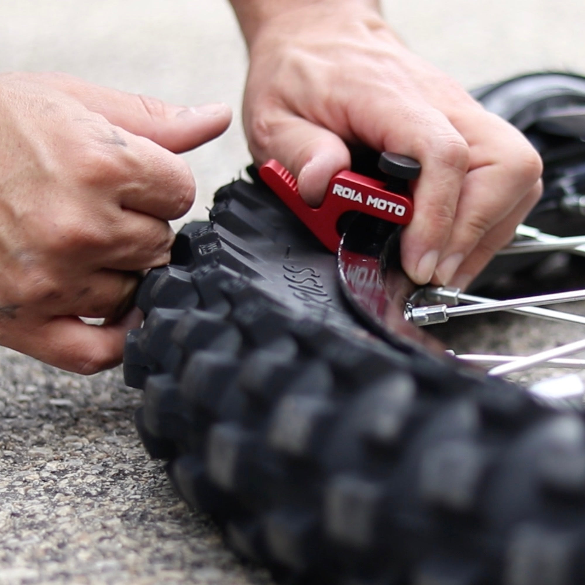 Tire Bead Retainer