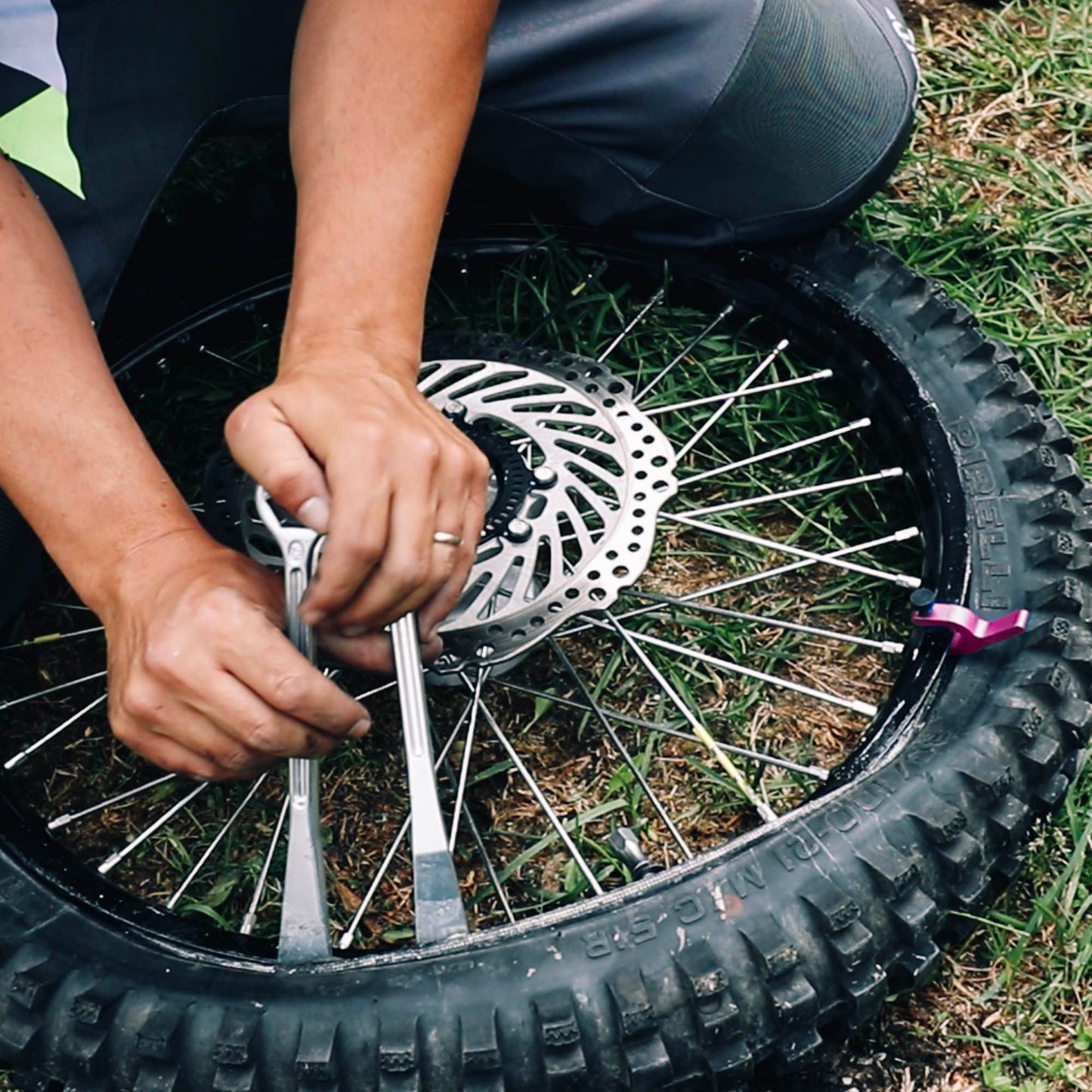 Tire Bead Retainer