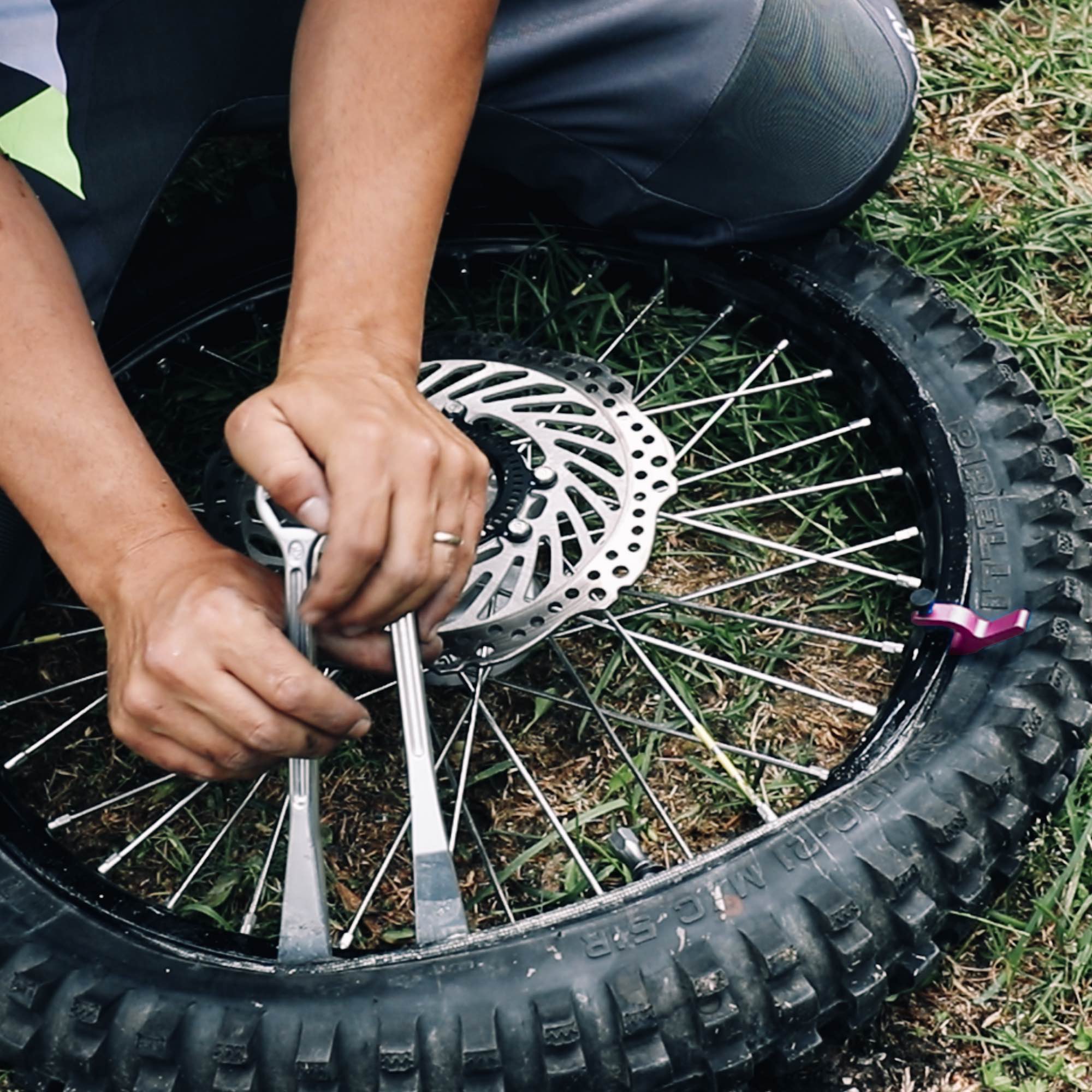 Tire Bead Retainer